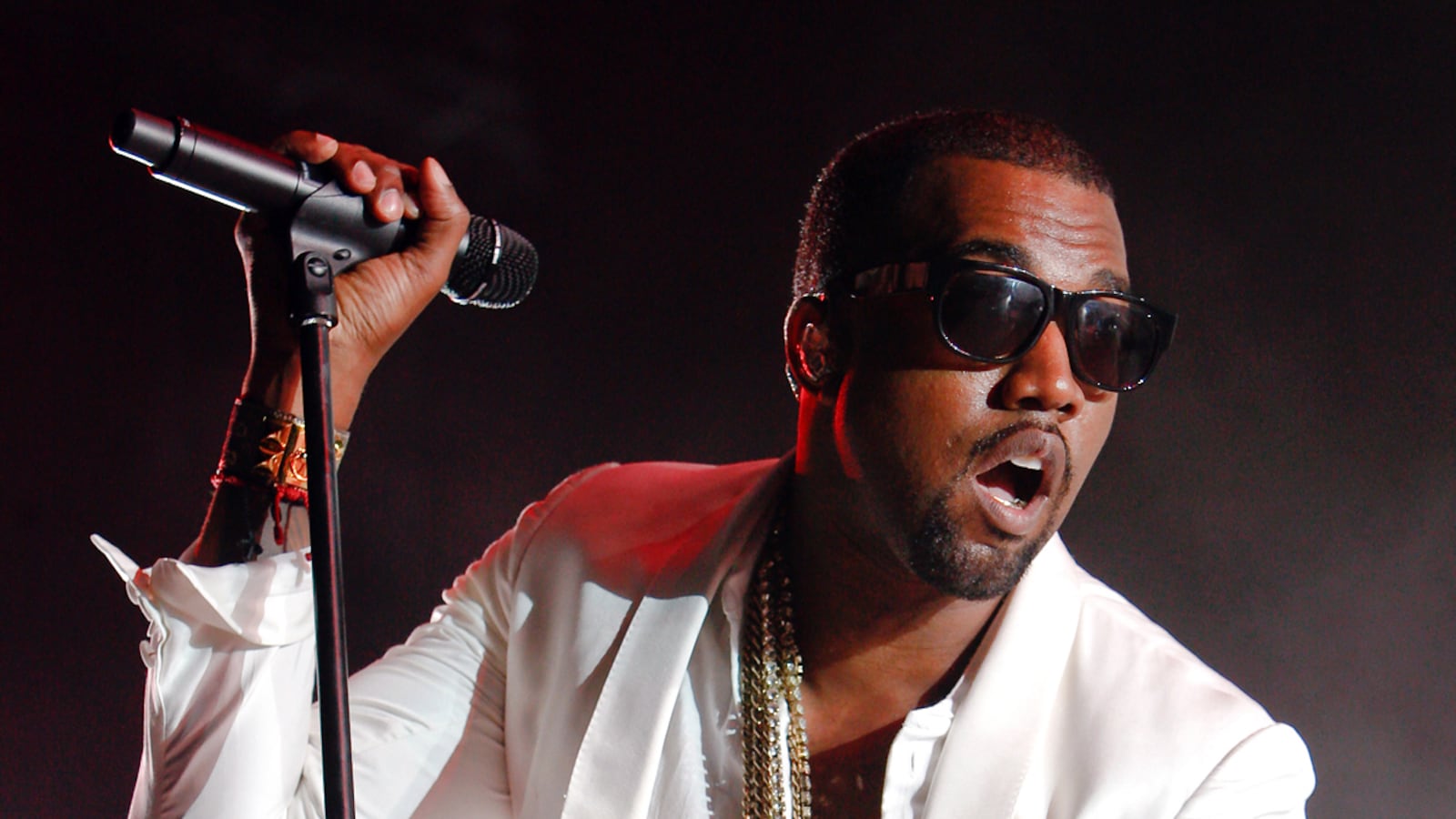 cheats/2012/04/16/kanye-changes-theraflu-title/kanye-west-cheat_j6xldx