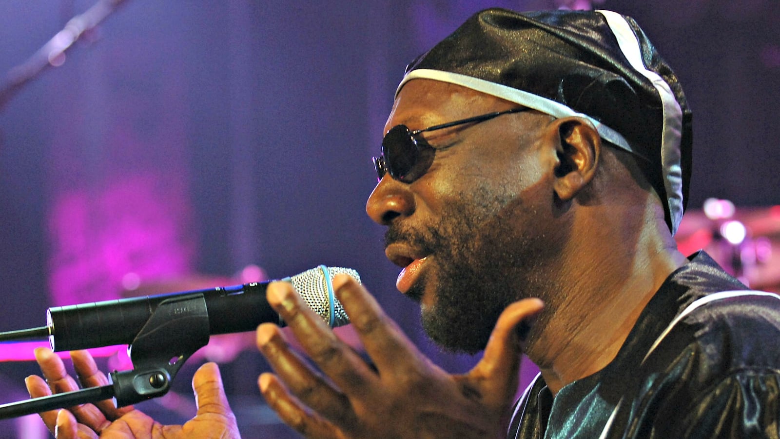 cheats/2016/09/14/isaac-hayes-s-son-dad-didn-t-quit-south-park-someone-did-it-for-him/160914-isaac-hayes-cheat_vmnwhc