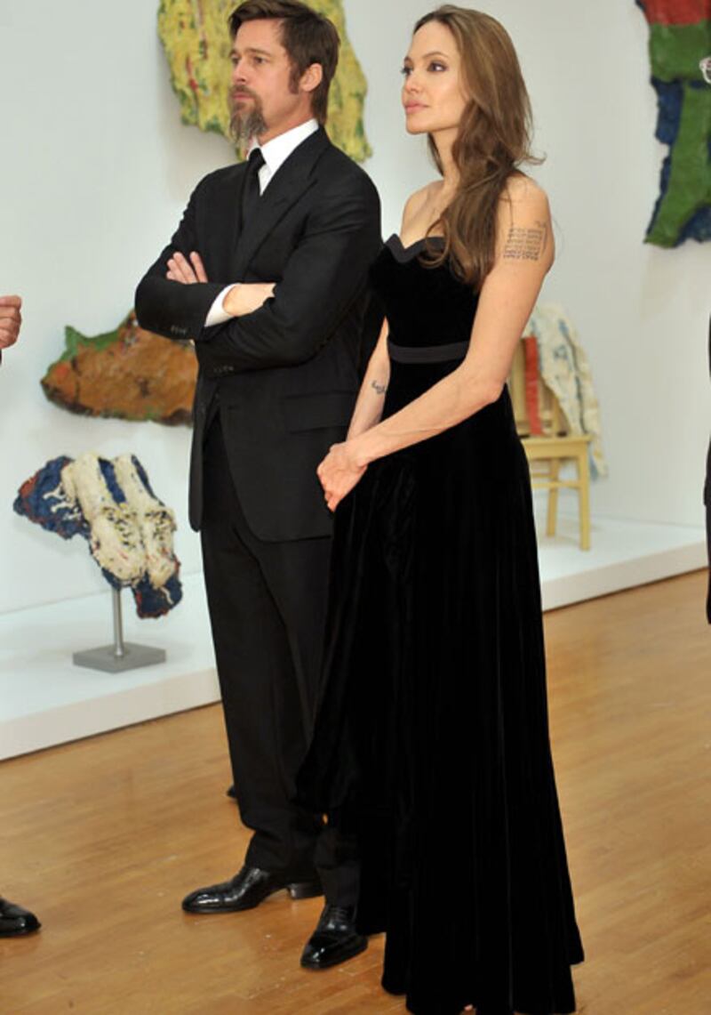 galleries/2009/11/15/la-art-week/wilkinson-art-week--brad-angelina_jomvvk