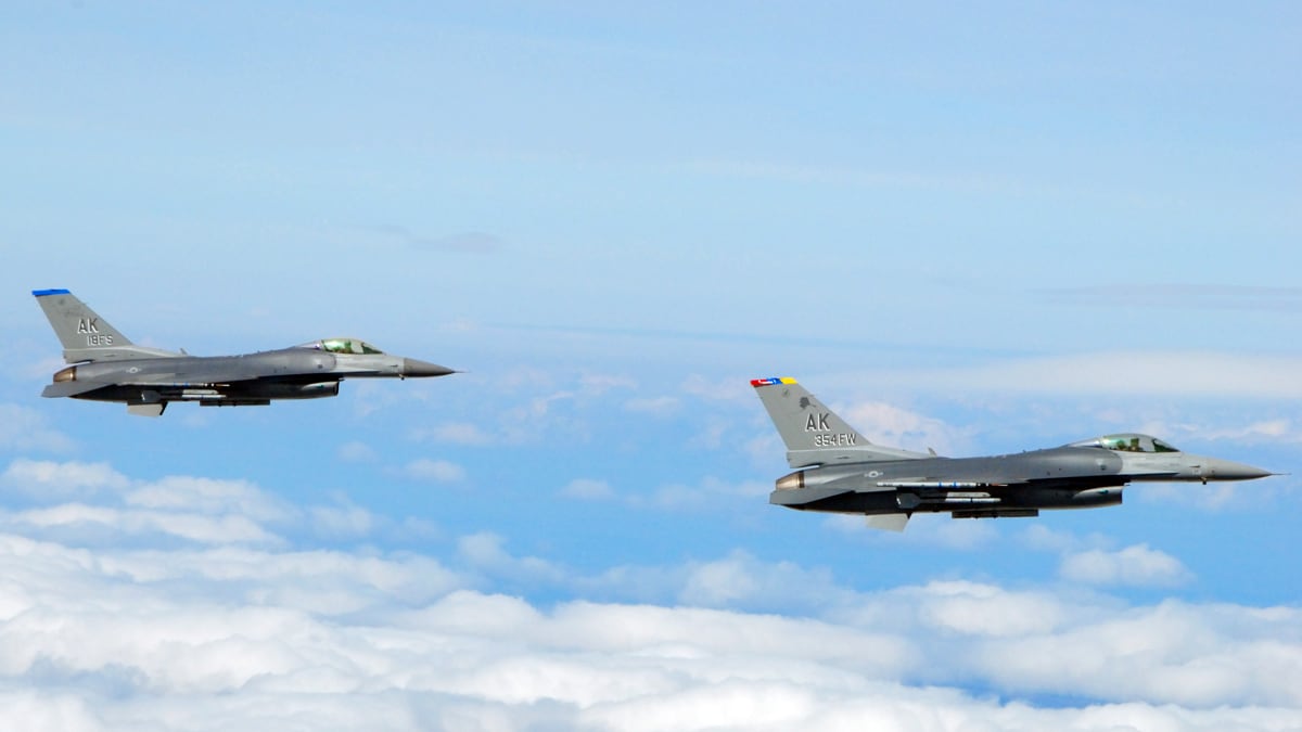 cheats/2011/07/31/iraq-s-p-m-wants-u-s-fighter-jets/f-16-fighter-jet-cheat_gxbknx