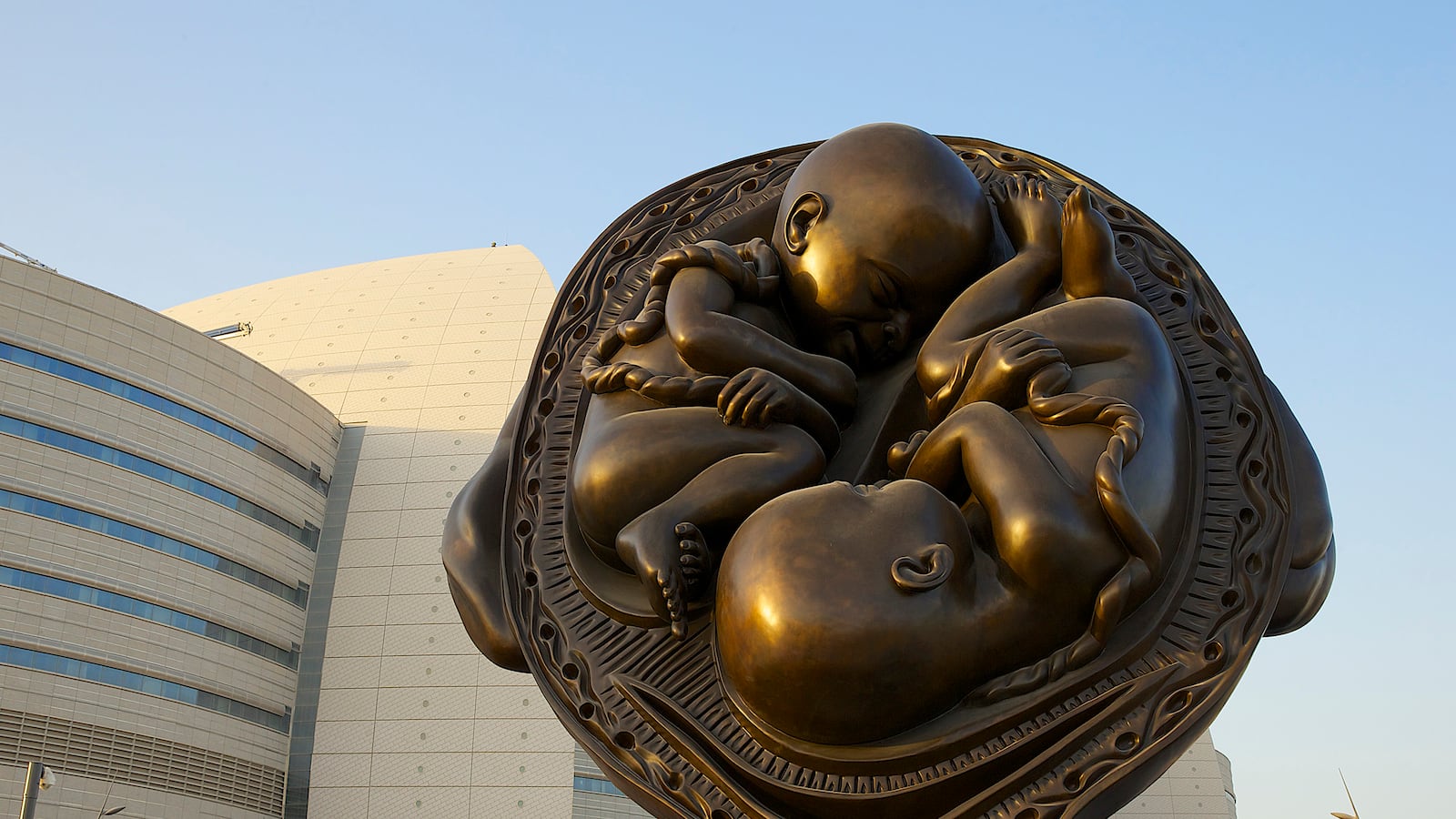 articles/2013/10/11/damien-hirst-s-controversial-sculptures-in-doha/131011-hirst-journey-tease_m7mdfp