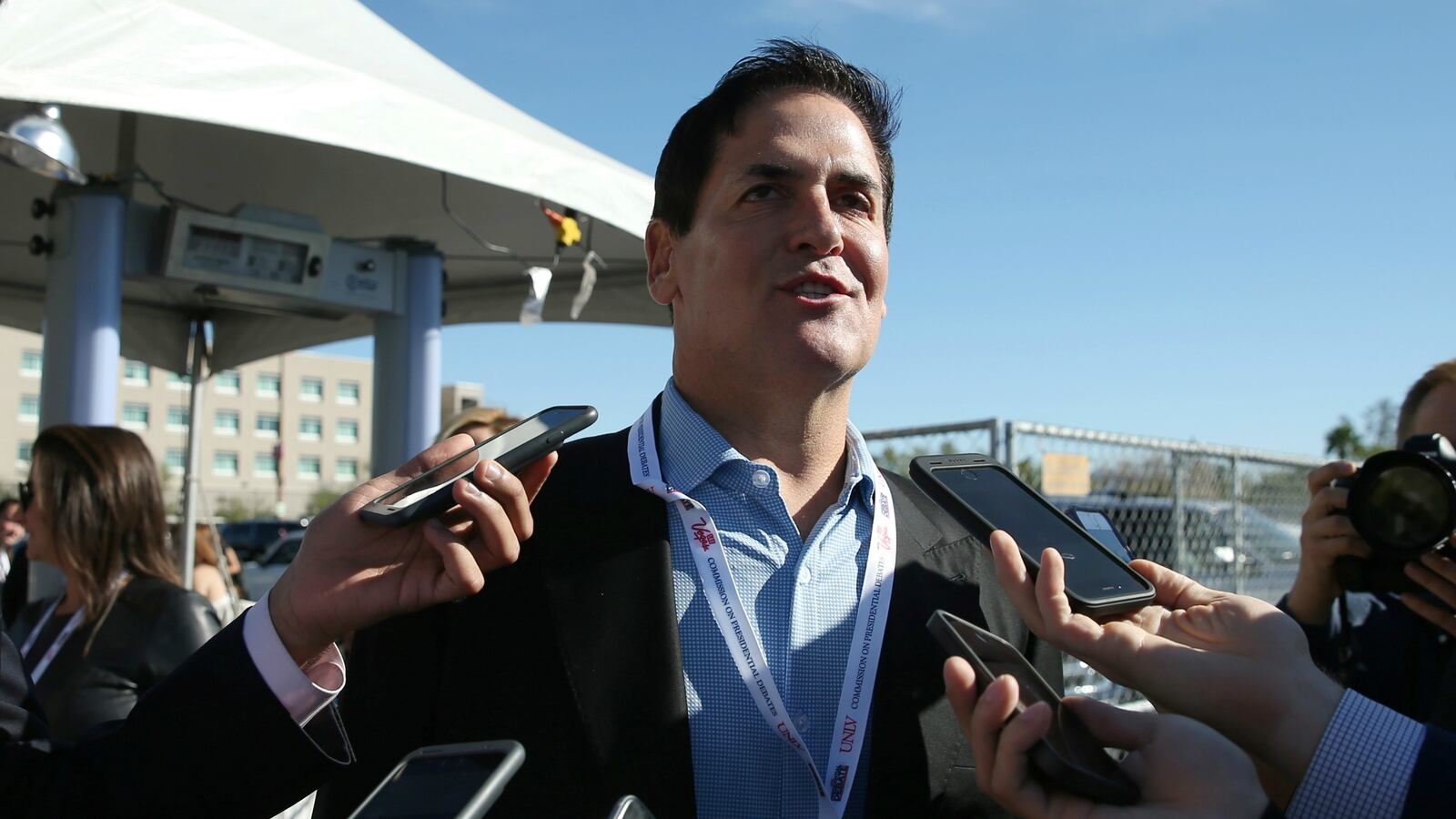 cheats/2016/11/07/mark-cuban-revokes-reporters-credentials/161107-mark-cuban-cheat_kmylll