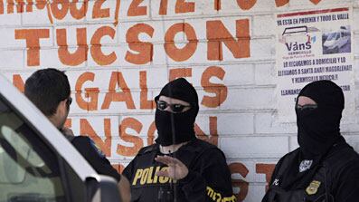 cheats/2010/04/16/human-smuggling-ring-raided/immigrant-smuggling_rdpujw