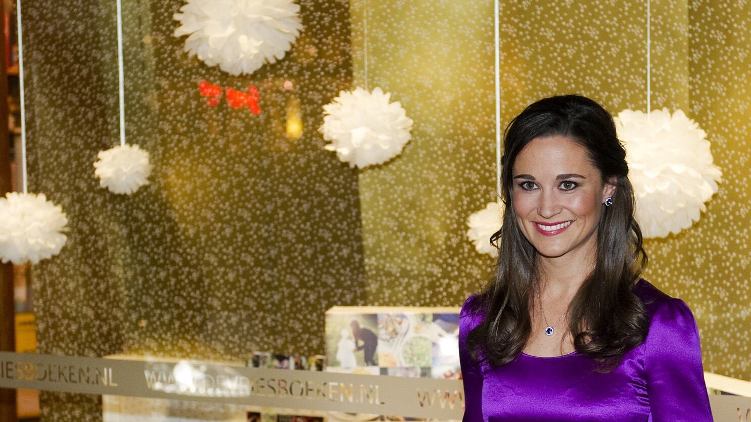 articles/2013/02/18/pippa-caught-snogging-new-boyfriend-in-zermatt-ski-resort/royal-year-pippabookreview_ohj70h