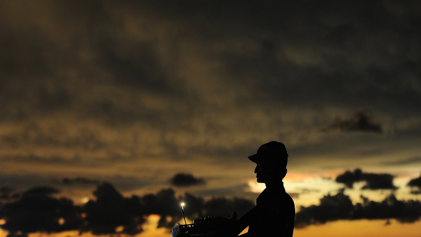 cheats/2014/10/29/sri-lankan-landslide-leaves-250-missing/141029-sri-lanka-landslide-cheat_nhcgsg