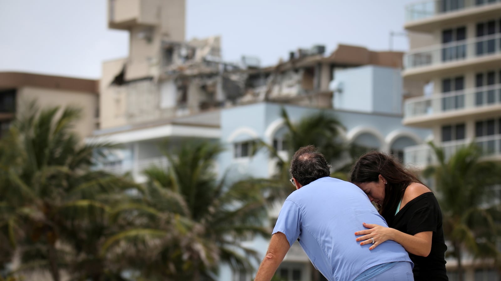 2021-06-27T224531Z_872933532_RC2A9O9PJKOR_RTRMADP_3_MIAMI-BUILDING-THERAPY-DOGS_smb29j