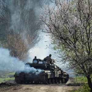 2023-04-12T145002Z_1080162846_RC2SB0A53F82_RTRMADP_3_UKRAINE-CRISIS-BAKHMUT-CONTROL_xacnsk