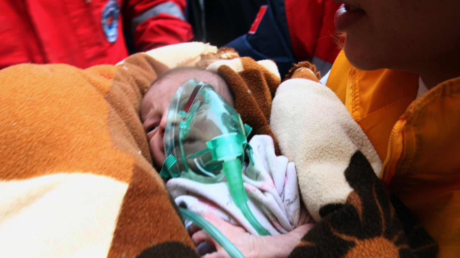 cheats/2011/10/25/baby-rescued-from-turkey-rubble/turkey-earthquake-baby-rescued-cheat_pm2xgs