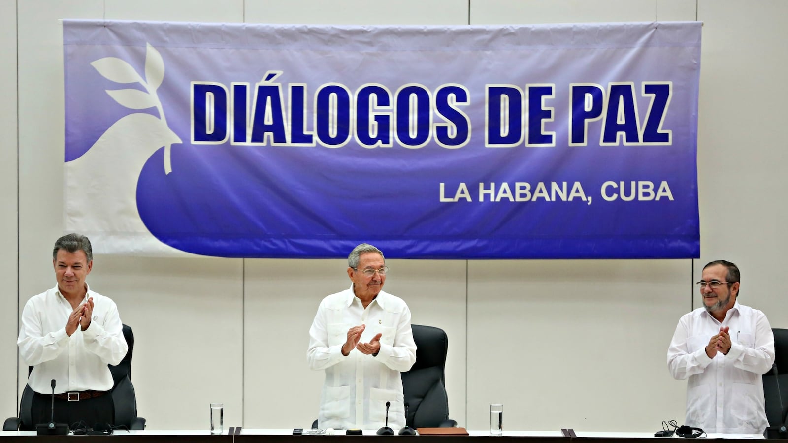 cheats/2016/06/23/colombia-and-farc-rebels-to-sign-ceasefire/160623-farc-ceasefire-cheat_afltzl