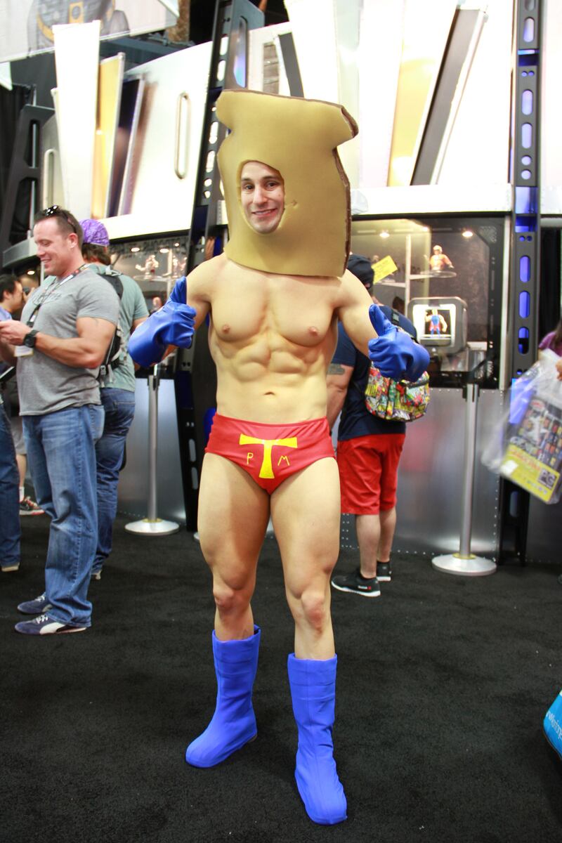 galleries/2014/07/26/comic-con-2014-see-the-weirdest-and-craziest-costumes-and-gadgets/140725-cc-powdered-toast_yx7vnr