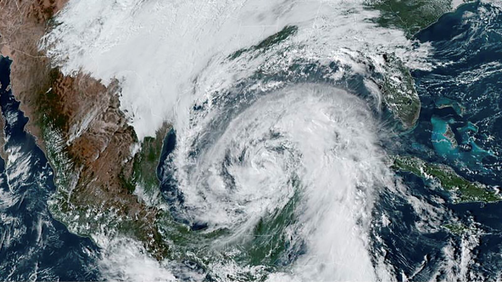 2020-10-27T204726Z_29824319_RC28RJ9HQMFX_RTRMADP_3_STORM-HANNA_mgm5y9