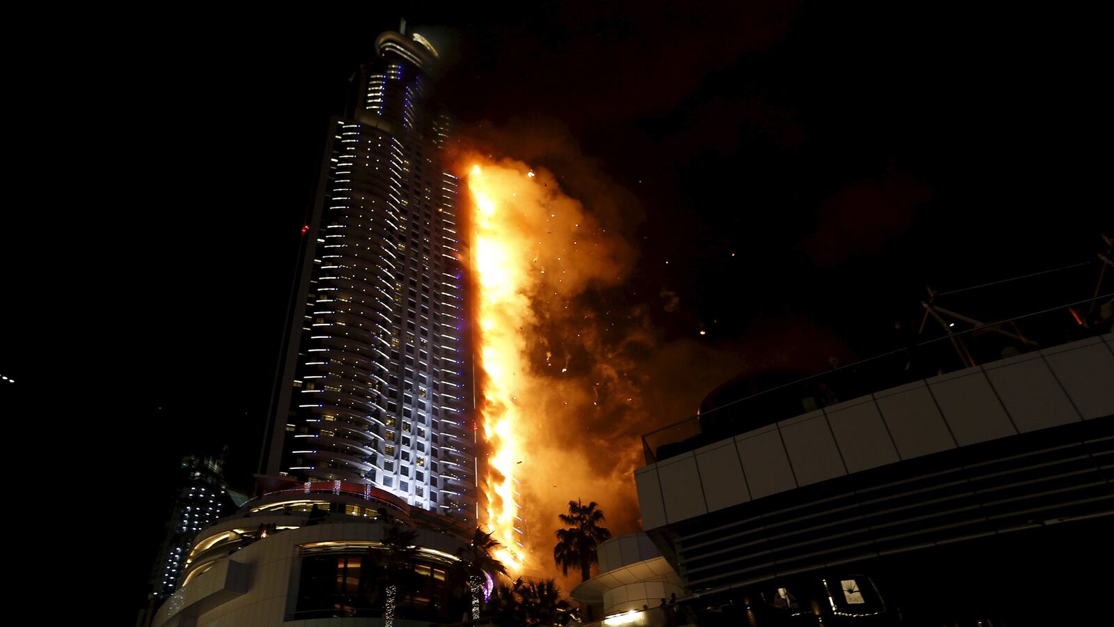 cheats/2015/12/31/dubai-skyscraper-hotel-engulfed-in-fire/151231-dubai-fire2a-cheat_xekrpn