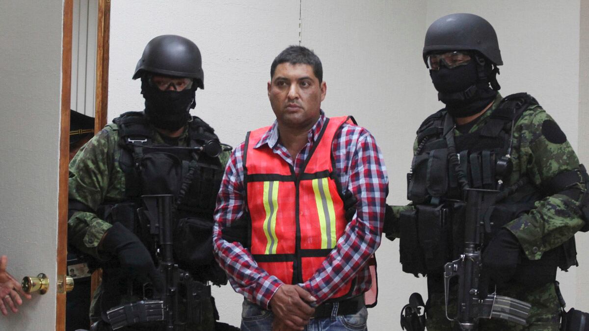 cheats/2011/10/13/mexican-army-captures-cartel-leader/carlos-oliva-castillo-cs_k0kgcd