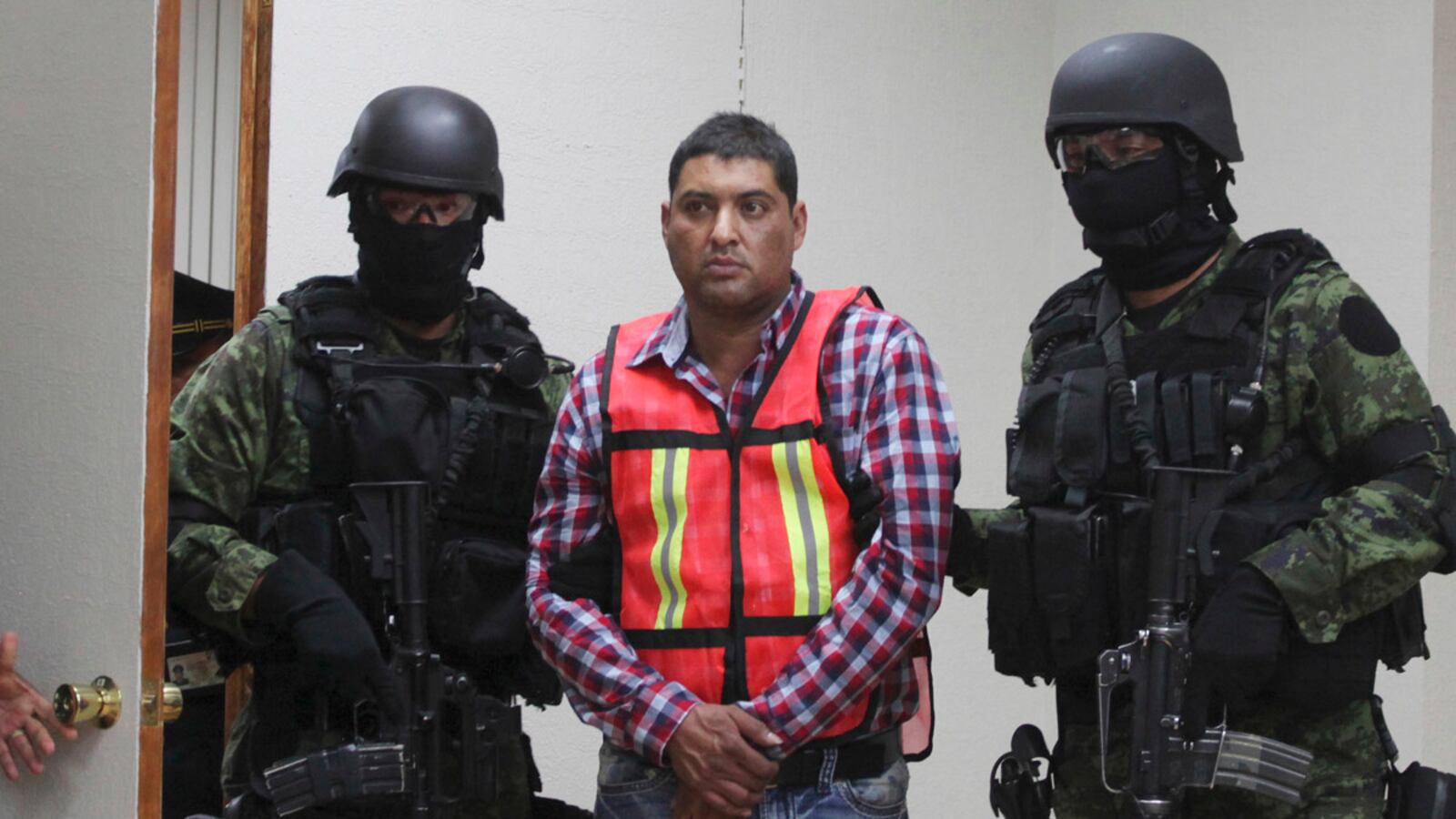 cheats/2011/10/13/mexican-army-captures-cartel-leader/carlos-oliva-castillo-cs_k0kgcd
