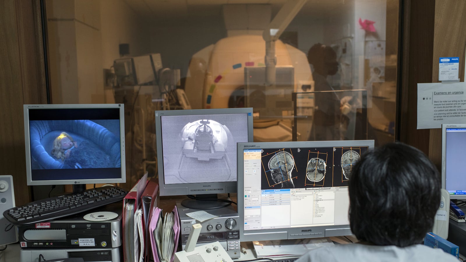 videos/2016/04/12/lsd-users-see-with-their-eyes-closed/160412-Place-LSD-study-Imperial-College-London-shows-users-see-with-eyes-shut_pqumod