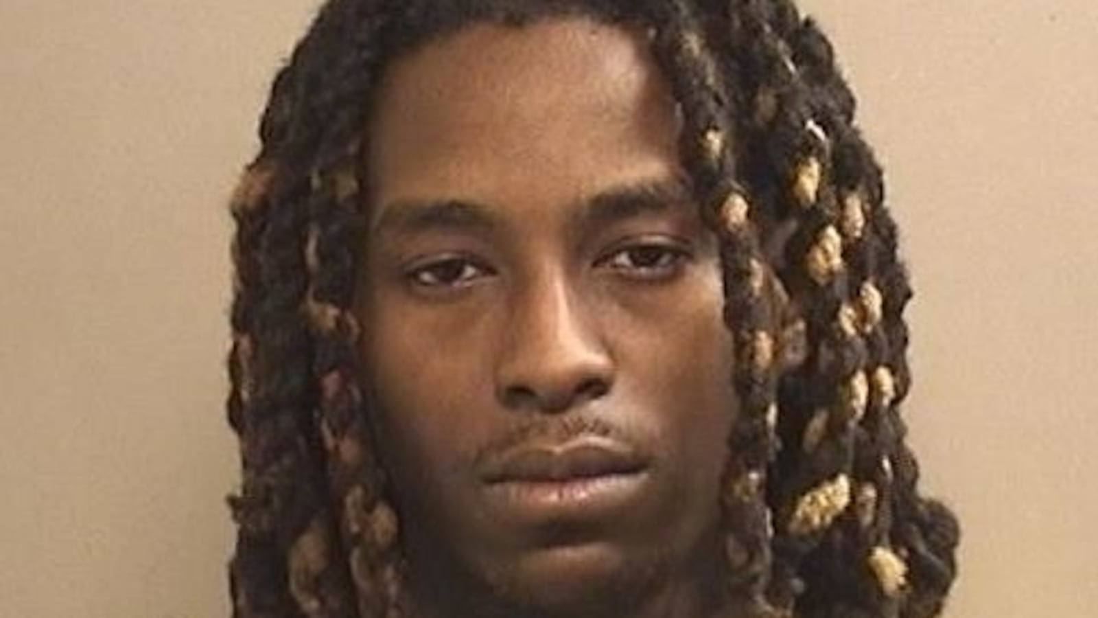 Zantyler-Foster-Hooks-1_cj3epj