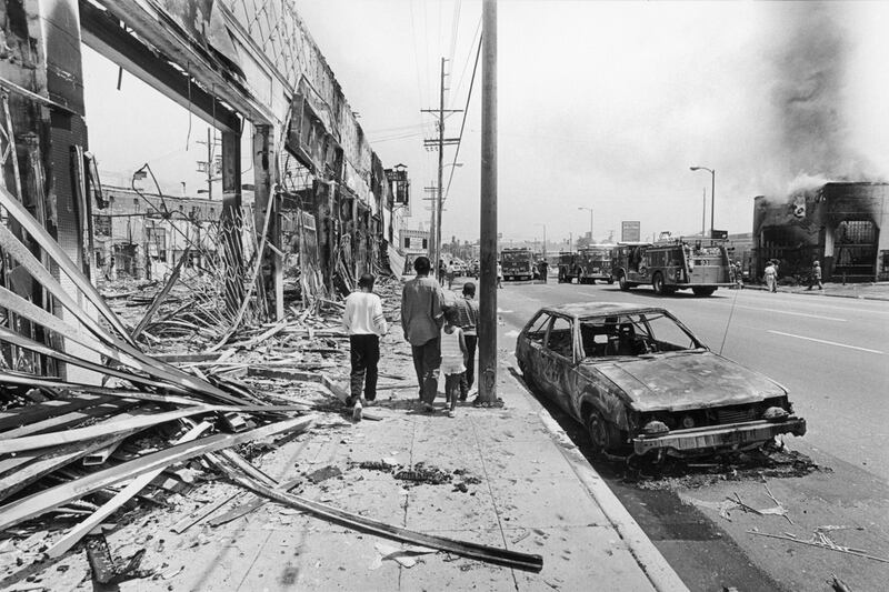 galleries/2012/04/27/los-angeles-riots-pictures-twenty-years-later-photos/la-riots-before-after-9_uxy3ya