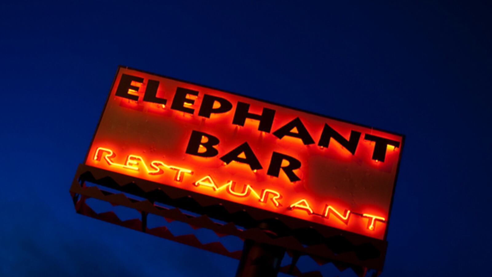 galleries/2010/11/16/25-deadliest-pies/pies---ice-cream-mud-pie-elephant-bar_wbhxze