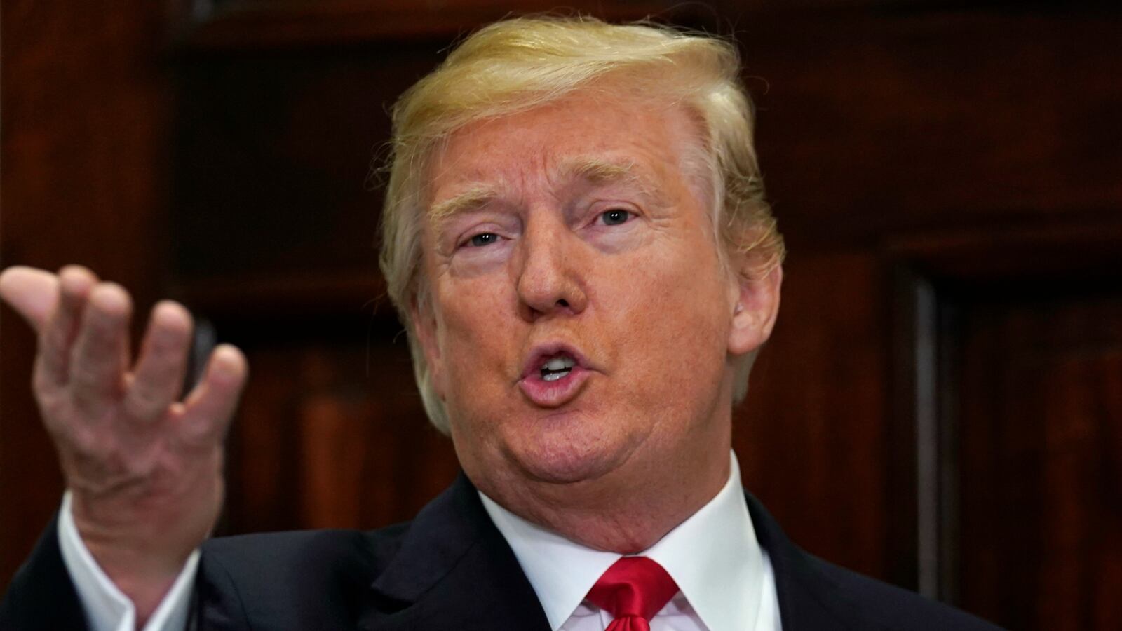 180129-trump-af1-cheat_da6qnr