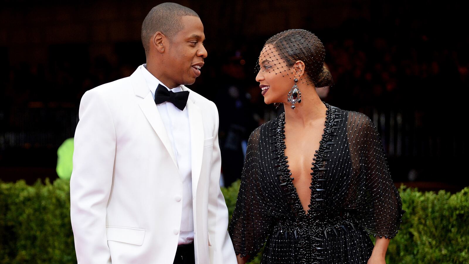 cheats/2014/05/18/bey-and-jay-make-fake-movie-trailer/140718-beyounce-jayz-cheat_px6c2n