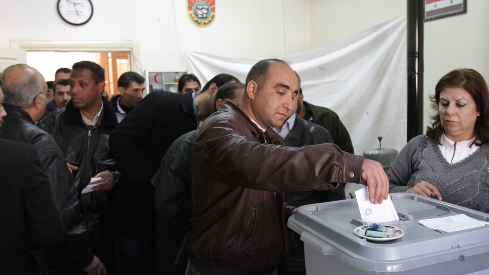 cheats/2011/12/12/syria-votes-amid-crackdown/syria-elections-protests-cs_v8hj6q