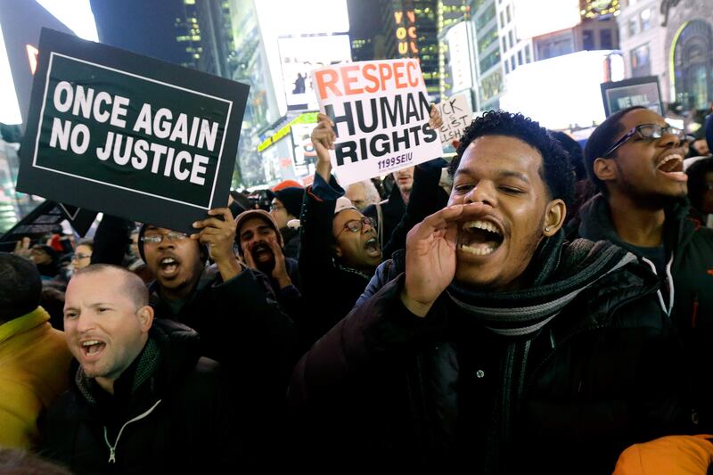 articles/2014/12/04/black-and-white-protesters-united-in-new-york/141203-garner-protest1_sytlgj