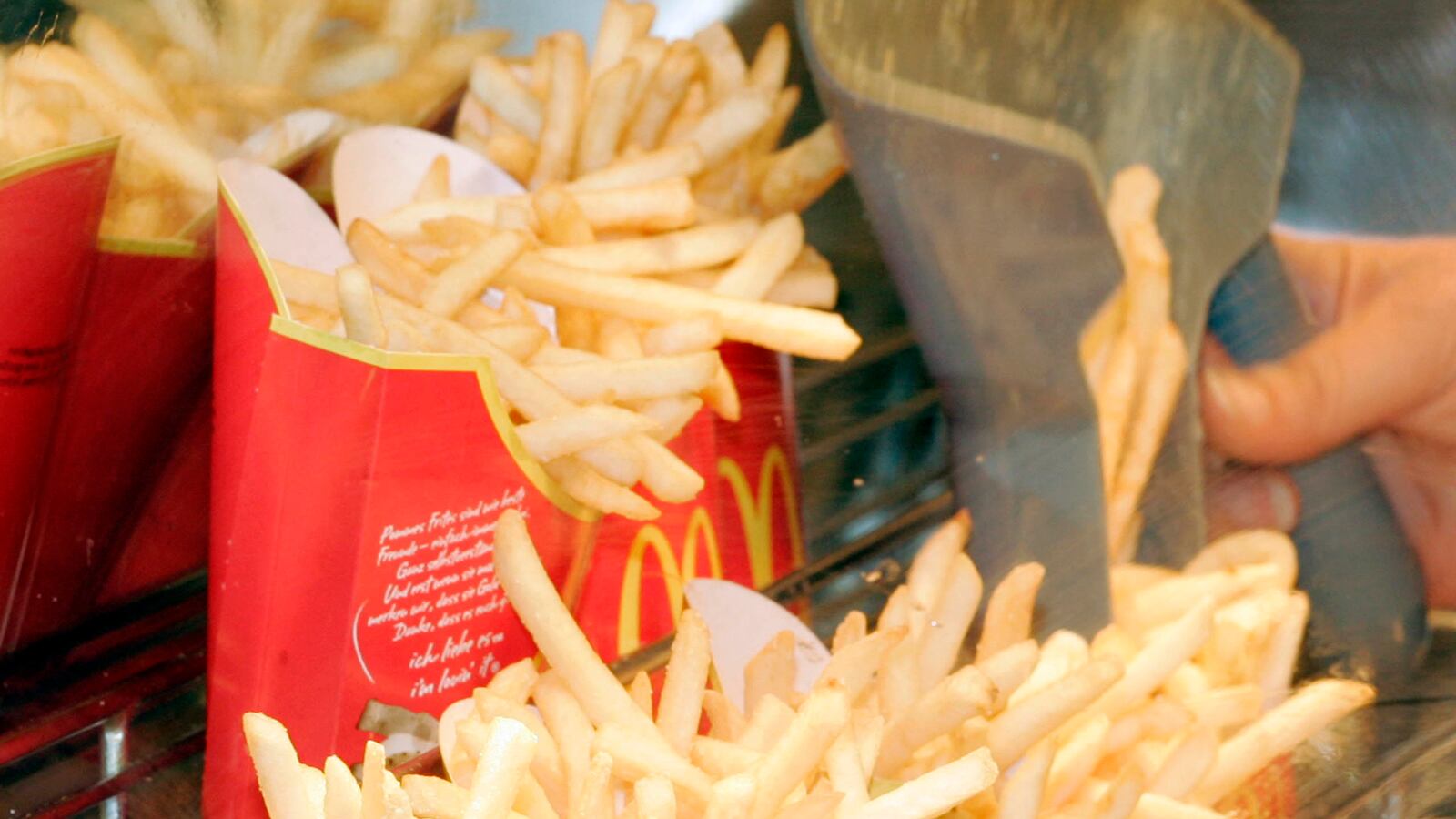 cheats/2013/05/24/mcdonalds-in-japan-offers-mega-fries/130524-mcdonalds-mega-fries-cheat_to50ic