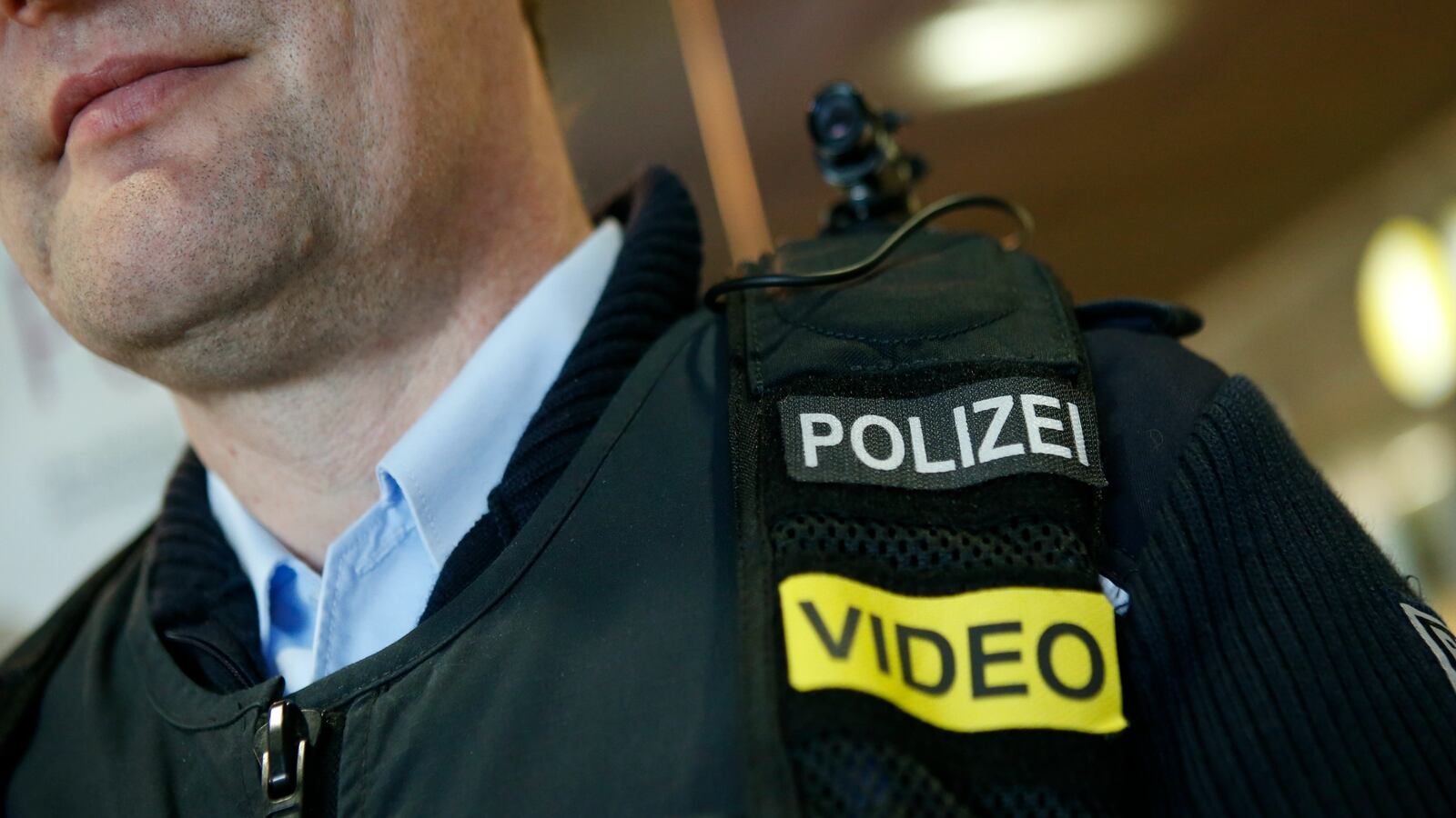 cheats/2016/04/06/german-bomb-scare-actually-a-sex-toy/160406-cheat-sextoy_zi1tgr