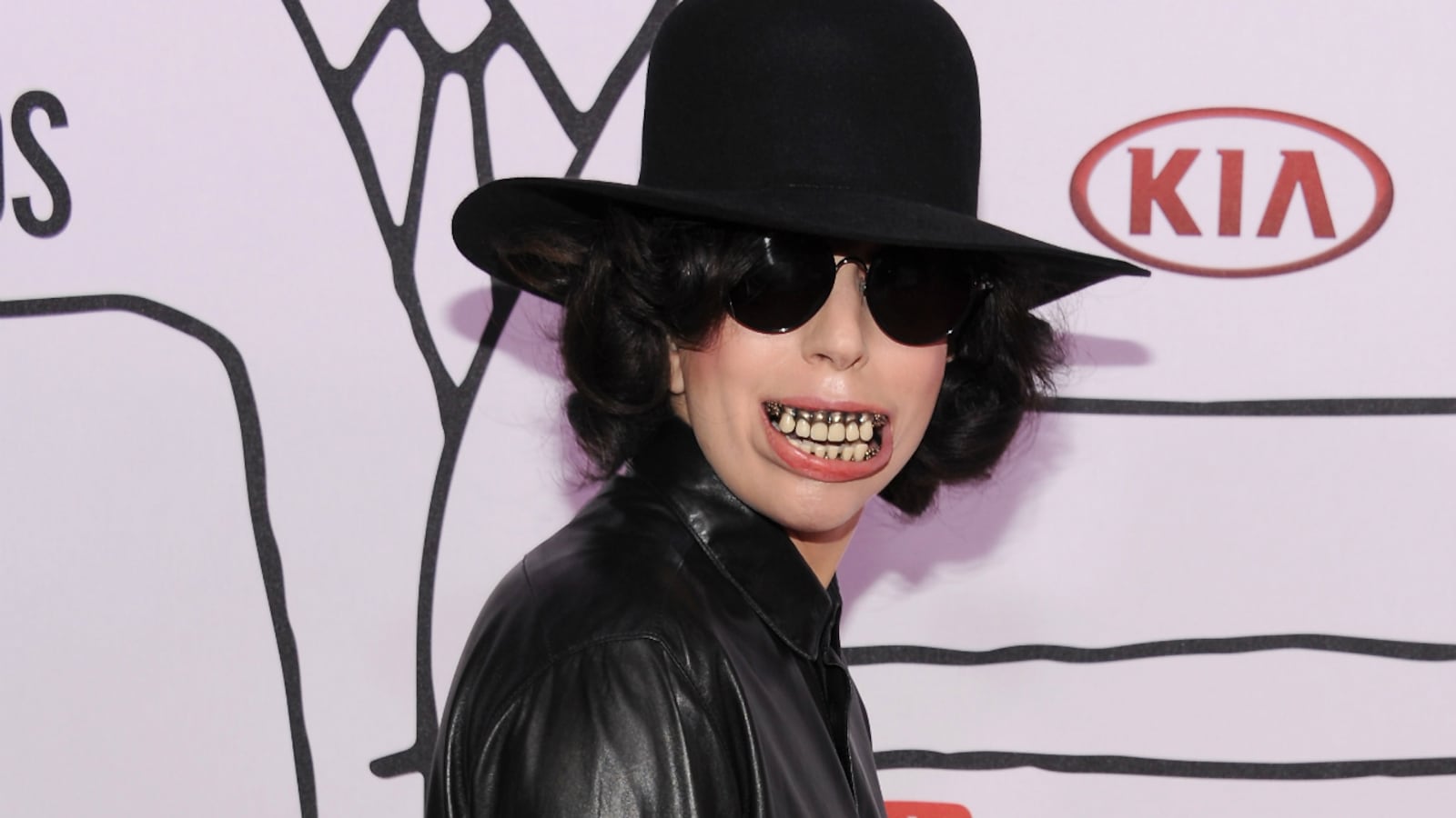 articles/2013/11/05/lady-gaga-s-artpop-is-now-streaming-michelle-pfeiffer-was-in-a-cult/Lady-Gaga-at-Youtube-Music-Awards-she-is-so-weird-tease_vzt3pk