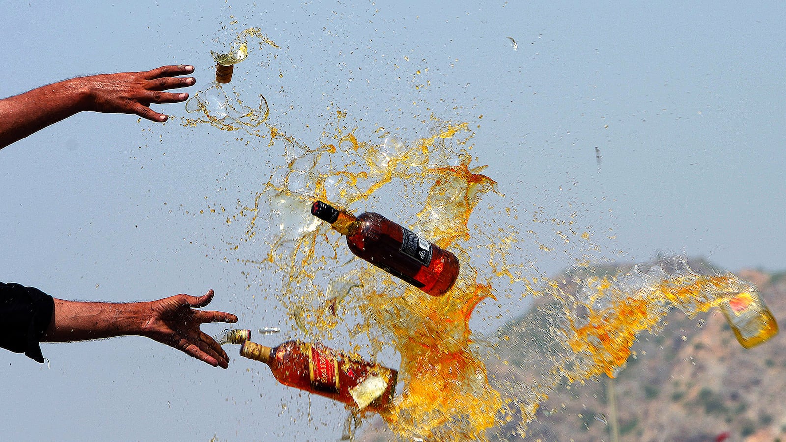 cheats/2013/07/28/toxic-alcohol-kills-18/130728-pakistan-cheat_vtaeni