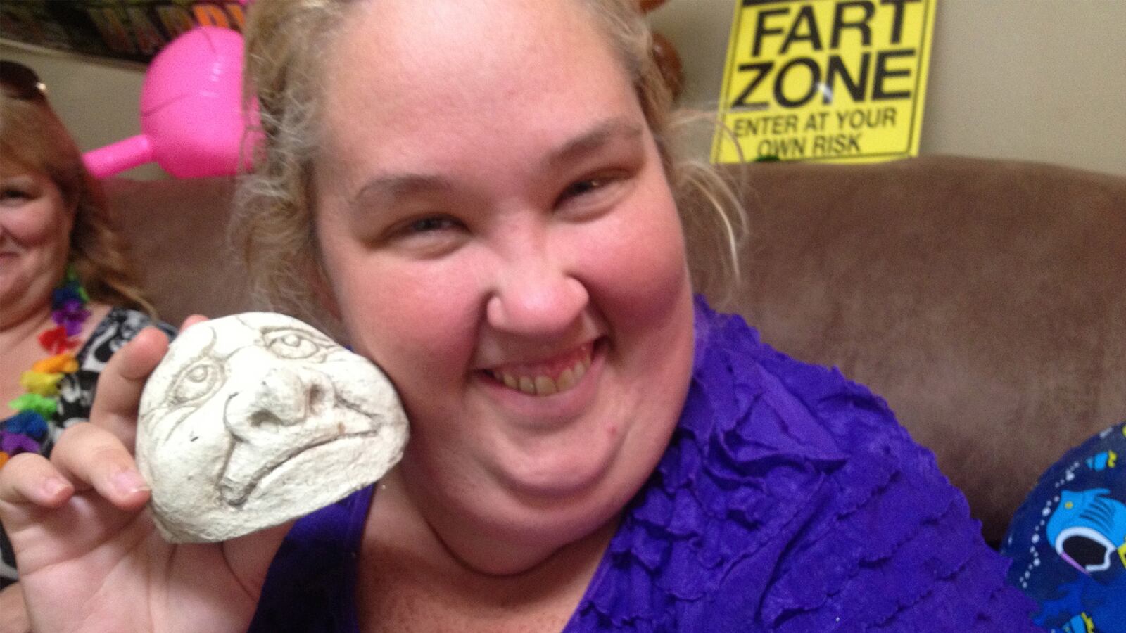 cheats/2014/10/24/mama-june-denies-dating-sex-offender/141024-mama-june-shannon-cheat_d3et73