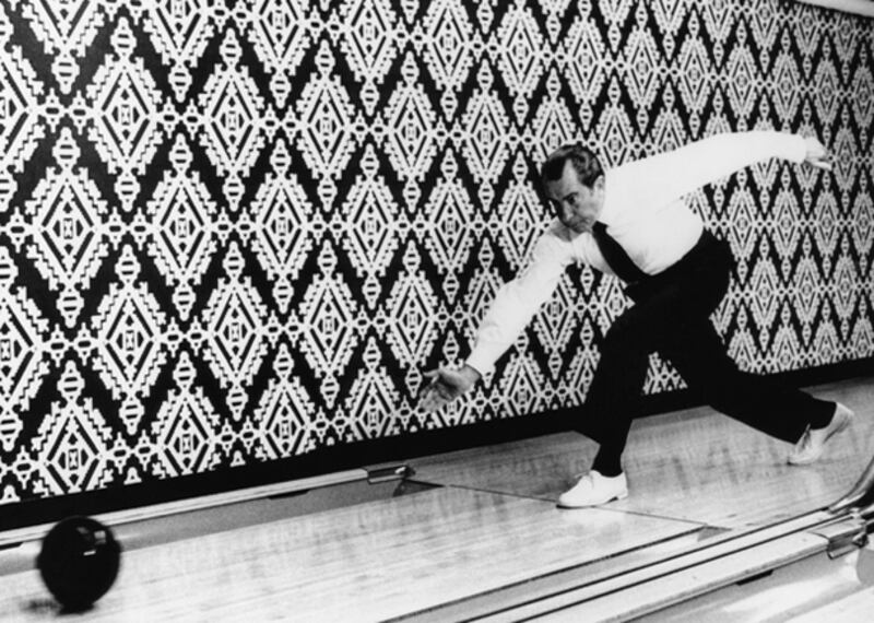 galleries/2010/02/16/politicians-bowling/politicians-bowling---nixon_lxni7b