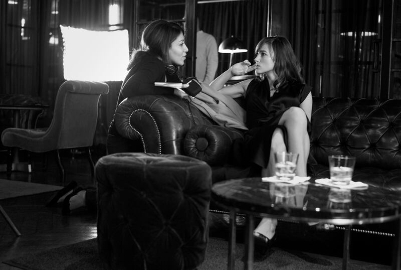 galleries/2011/05/13/keira-knightley-on-the-set-of-last-night/last-night---behind-the-scenes-4_opejt4