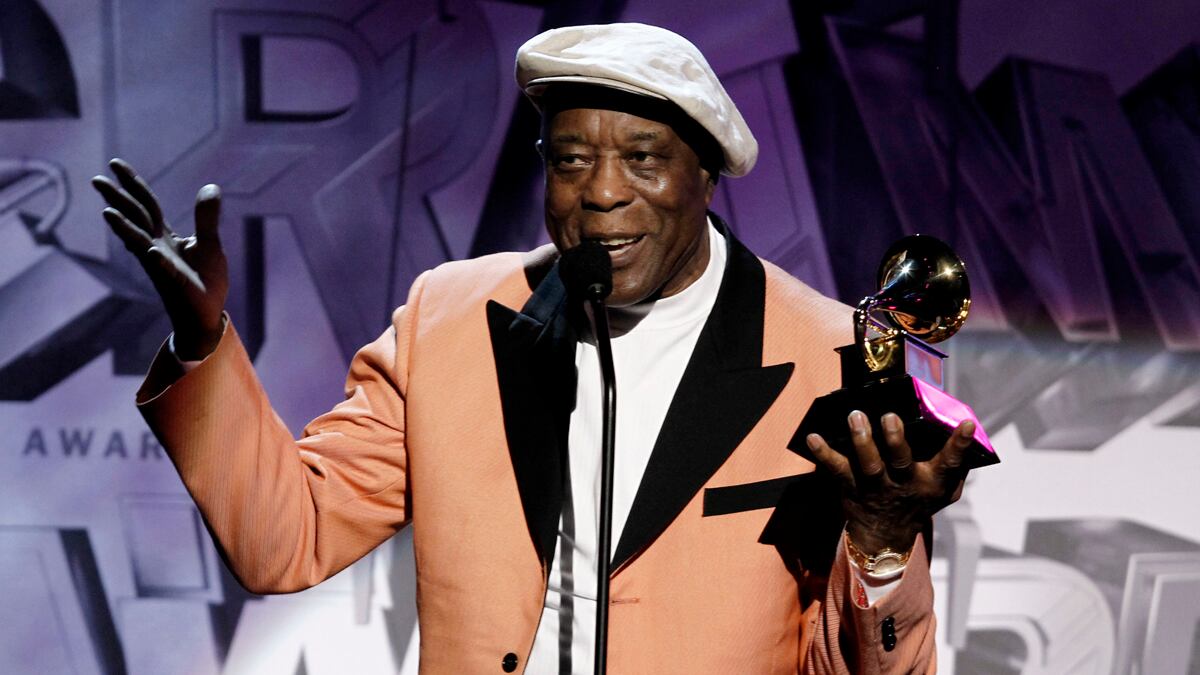 articles/2012/06/07/when-i-left-home-the-life-of-buddy-guy/buddy-guy-epplin-tease_n0phub