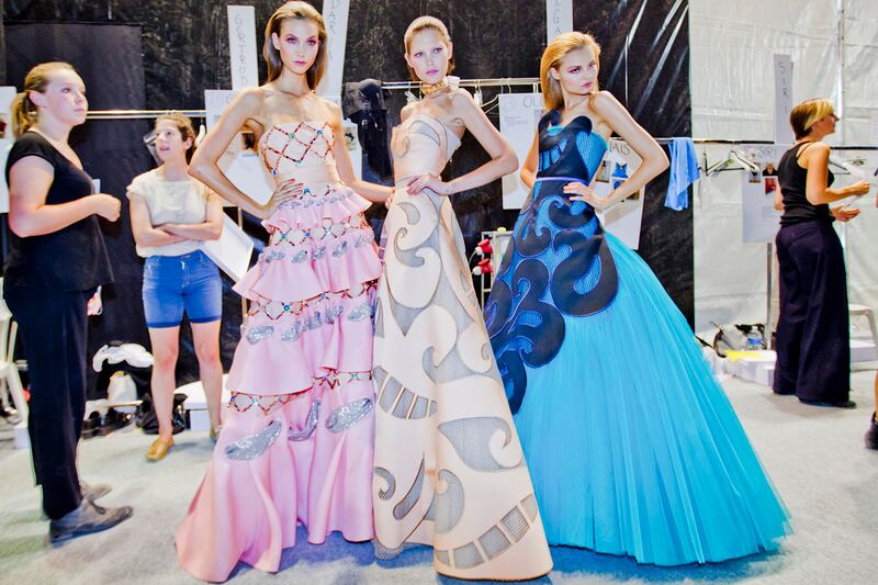 galleries/2011/10/03/viktor-rolf-backstage-photos/viktor-rolf-fashion-6_pk4k6c