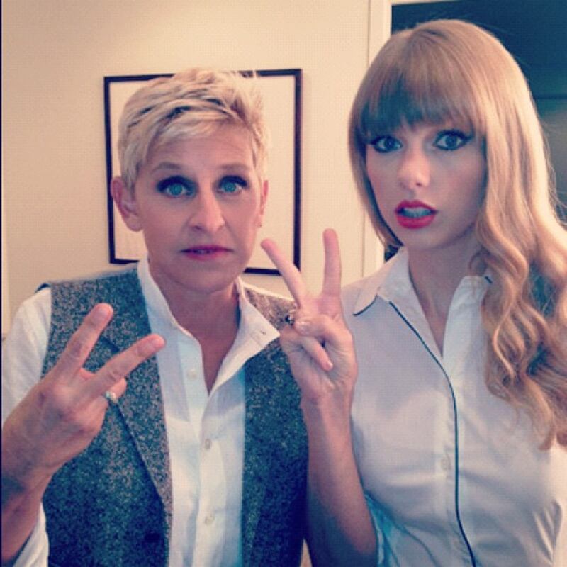 galleries/2012/10/28/oprah-winfrey-zooey-deschanel-more-celebrity-twitter-pictures-photos/ellen_degeneres_niqal5