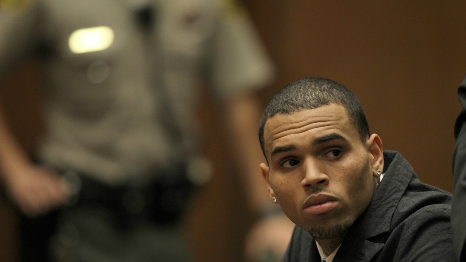 articles/2013/08/14/chris-brown-is-sued-for-assault-bachelor-star-gia-allemand-dies/chris-brown-rihanna-court-cheat_w1ggfy