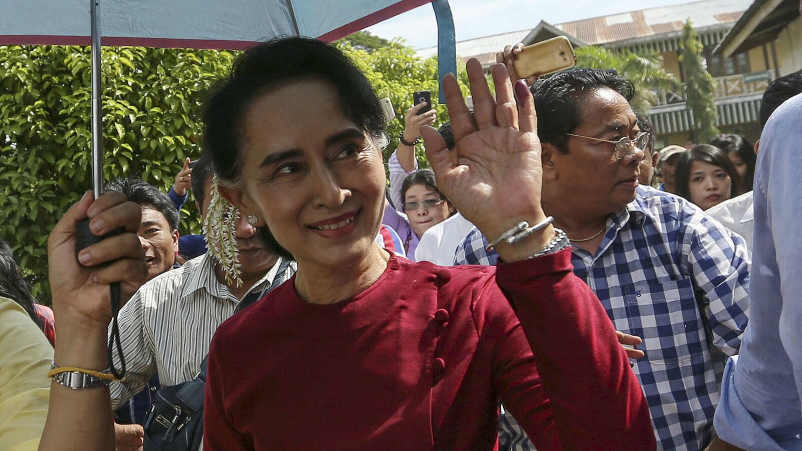 cheats/2015/11/10/suu-kyi-reelected-to-myanmar-parliament/151110-aung-san-suu-kyi-parilamentary-seat-cheat_xrvfjs