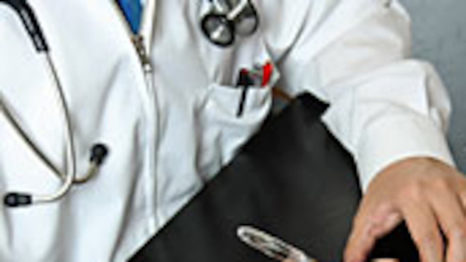 articles/2009/02/12/portrait-of-the-writer-as-a-young-doctor/verghese-doctor_13766_xpev9l