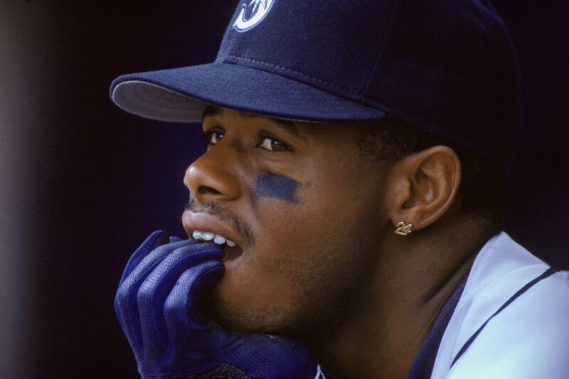 galleries/2012/05/02/athletes-most-embarrassing-self-inflicted-injuries-amar-e-stoudemire-plaxico-burress-sammy-sosa-more/ken-griffey-jr-athlete-self-injuries_mipd7k