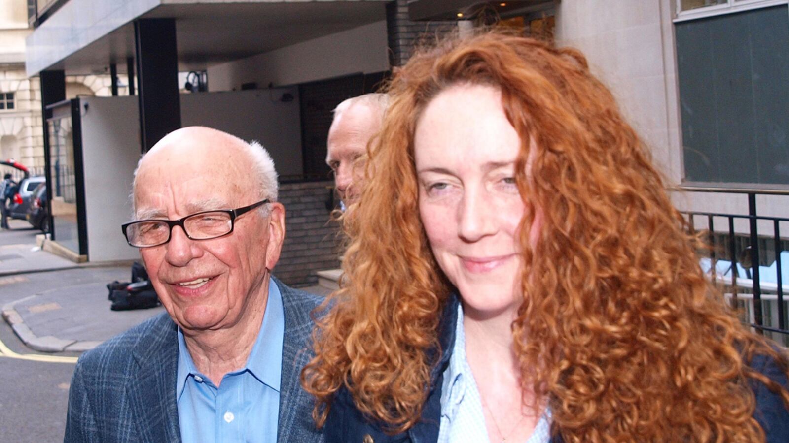 cheats/2011/07/10/murdoch-spotted-with-embattled-exec/murdoch-brooks-cheat_puf2nm