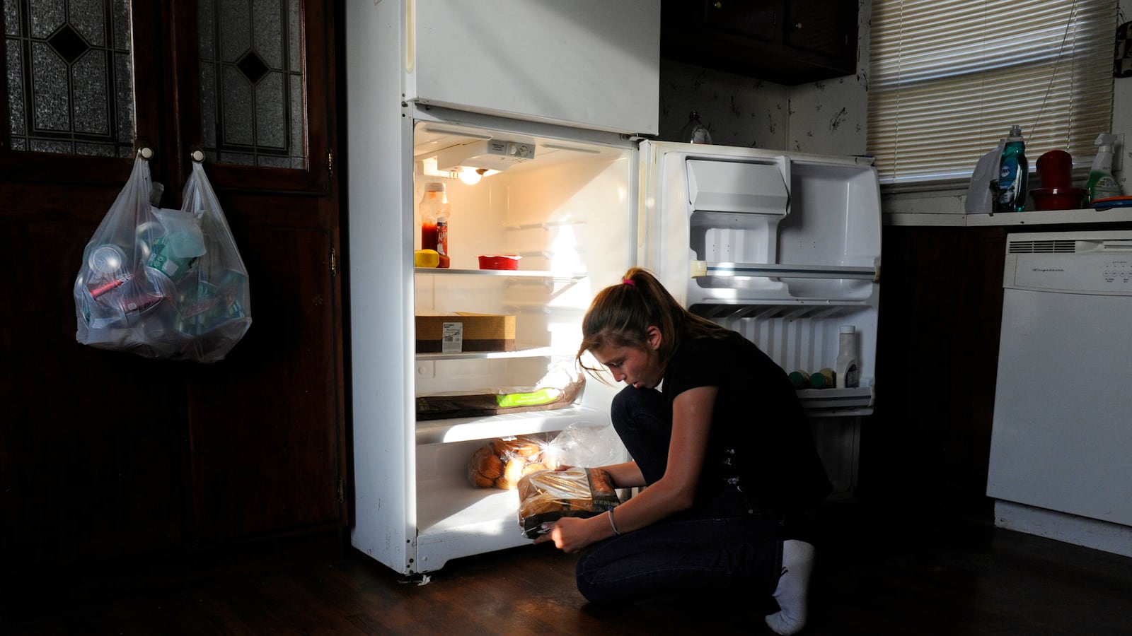 articles/2013/11/28/the-gop-s-hunger-games-more-food-stamp-cuts-for-the-holidays/131127-clift-snap2-tease_rnume2