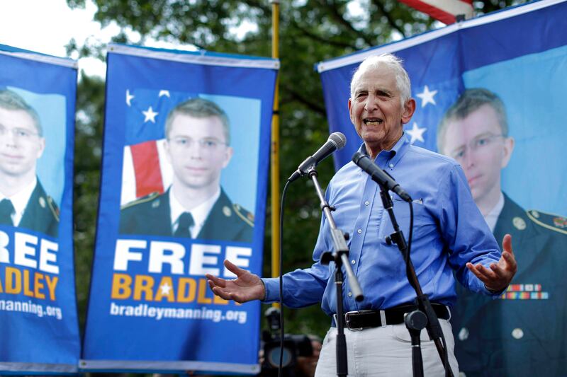 articles/2013/07/01/daniel-ellsberg-issues-call-for-a-new-church-committee-to-probe-nsa/130630-ellsberg-green-tease_xeju8p