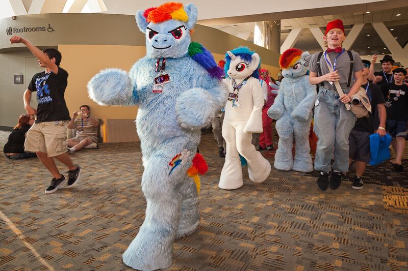 galleries/2016/07/29/forget-dnc-2016-it-s-time-for-bronycon/160726-convention-04_utofax