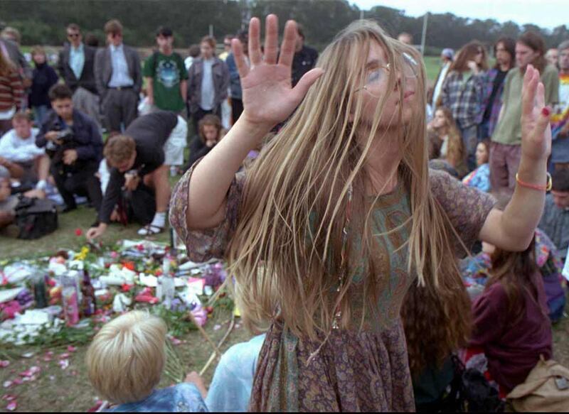 galleries/2010/11/12/12-craziest-groupie-names/fan-names---grateful-dead_oplnry