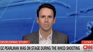 Mentalist Oz Pearlman talks about his experience in the WHCD shooting on CNN.