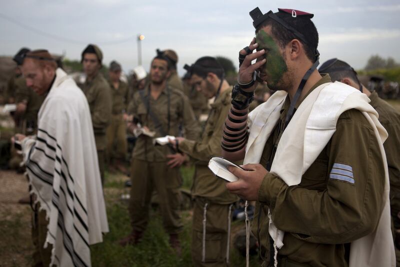 articles/2013/05/28/is-drafting-the-ultra-orthodox-a-good-idea/kfir-brigade-praying-zquare_fvg6jm