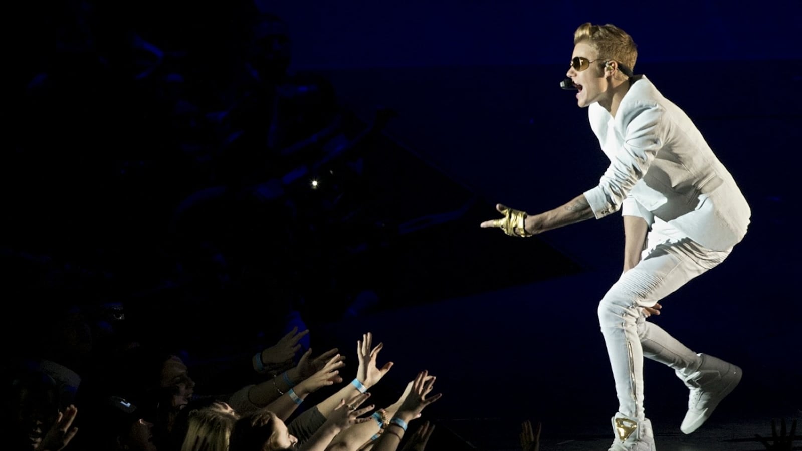 cheats/2013/03/08/justin-bieber-assaults-photographer/justin-bieber-fight-cheat_wp3mln