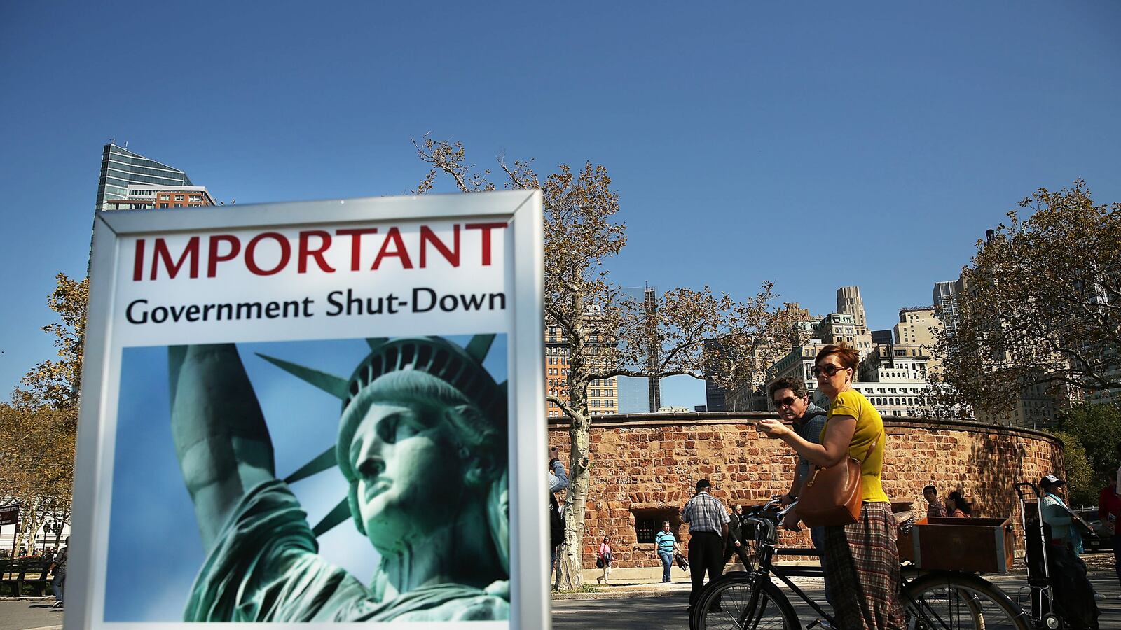 articles/2013/10/01/new-york-s-tourists-are-laughing-at-us/131001-statue-liberty-haglage-tease_roadxj