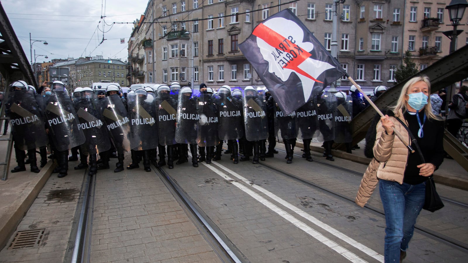 2020-10-23T000000Z_1467841469_RC2HOJ9PRVVG_RTRMADP_3_POLAND-ABORTION_jjvrgk